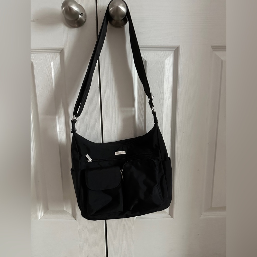 Preloved Baggallini black crossbody/shoulder.